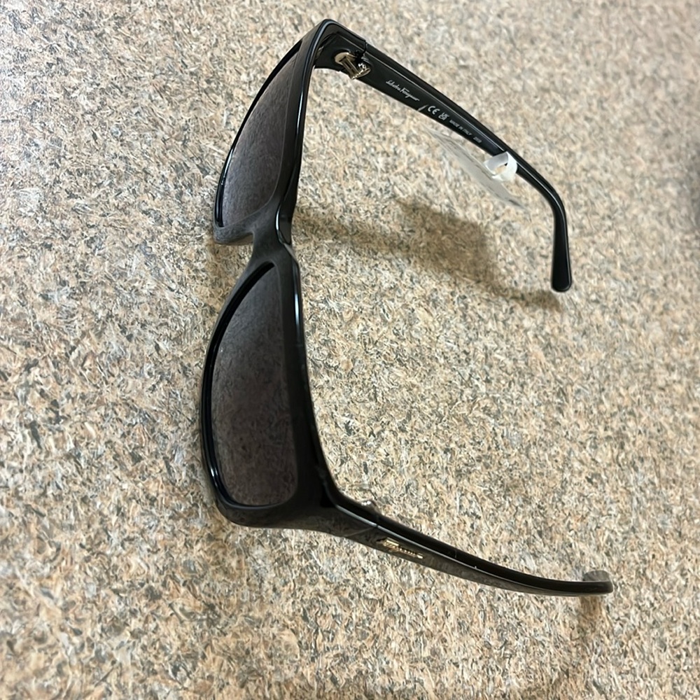Don’t wear these, got as gift. Never worn, still has tag
